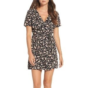 Bardot floral wrap dress size 6/S. New without tags.
